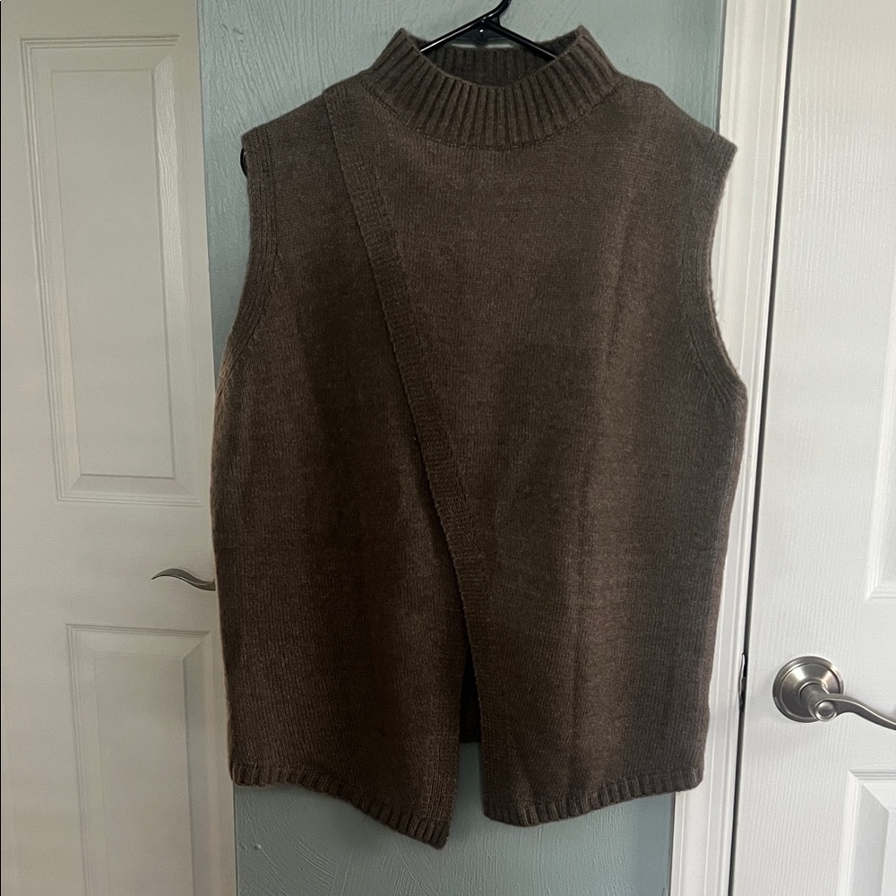 Women’s Oversized gray Sleeveless Knit Vest Sweater